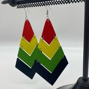 ✨ 🆕 ✨ Vacation Cruise Rasta Bob Marley Black Yellow Dangle Earrings ✨